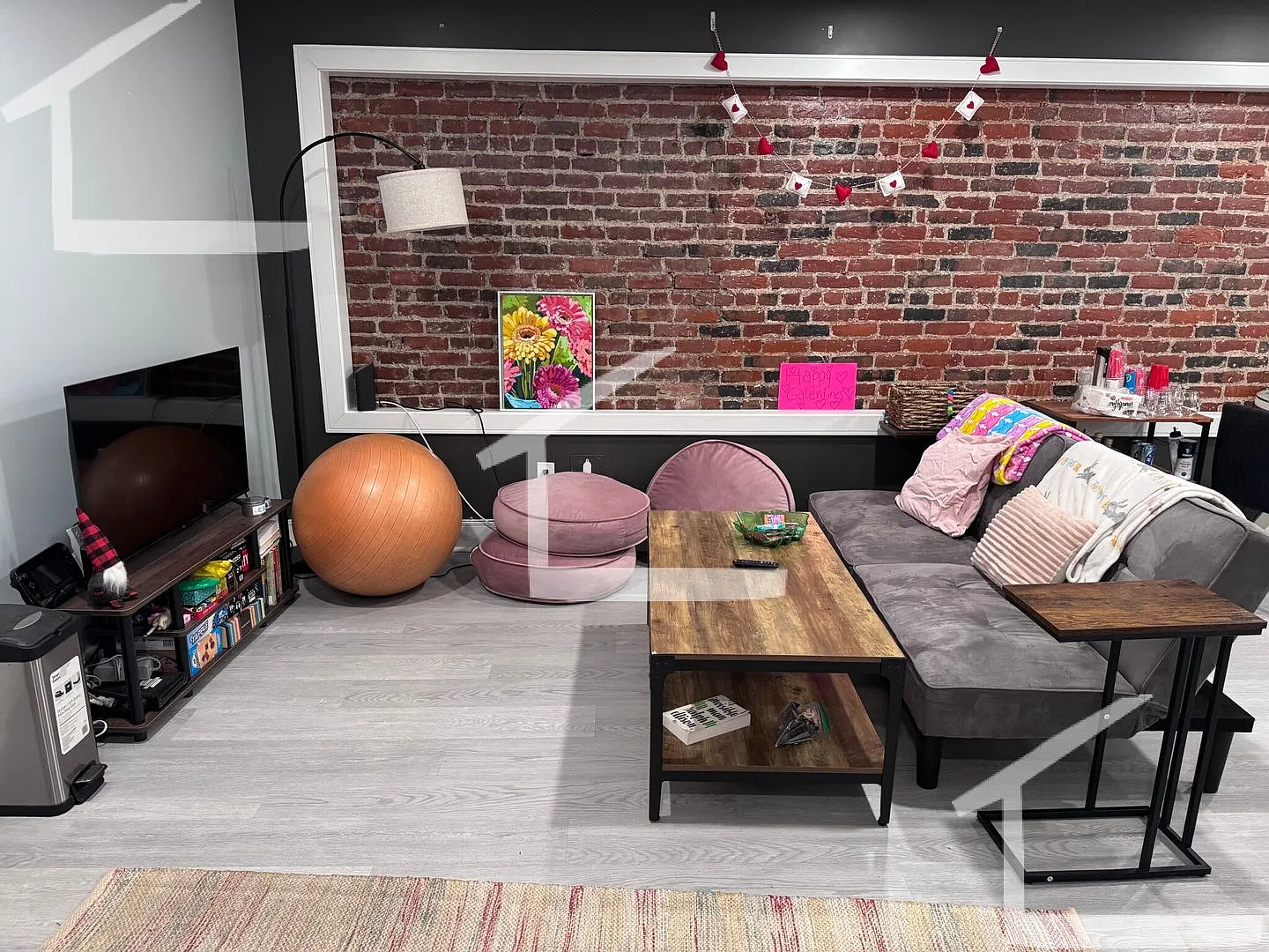 Charming 3 Bedroom-No Broker Fee — Photo 4
