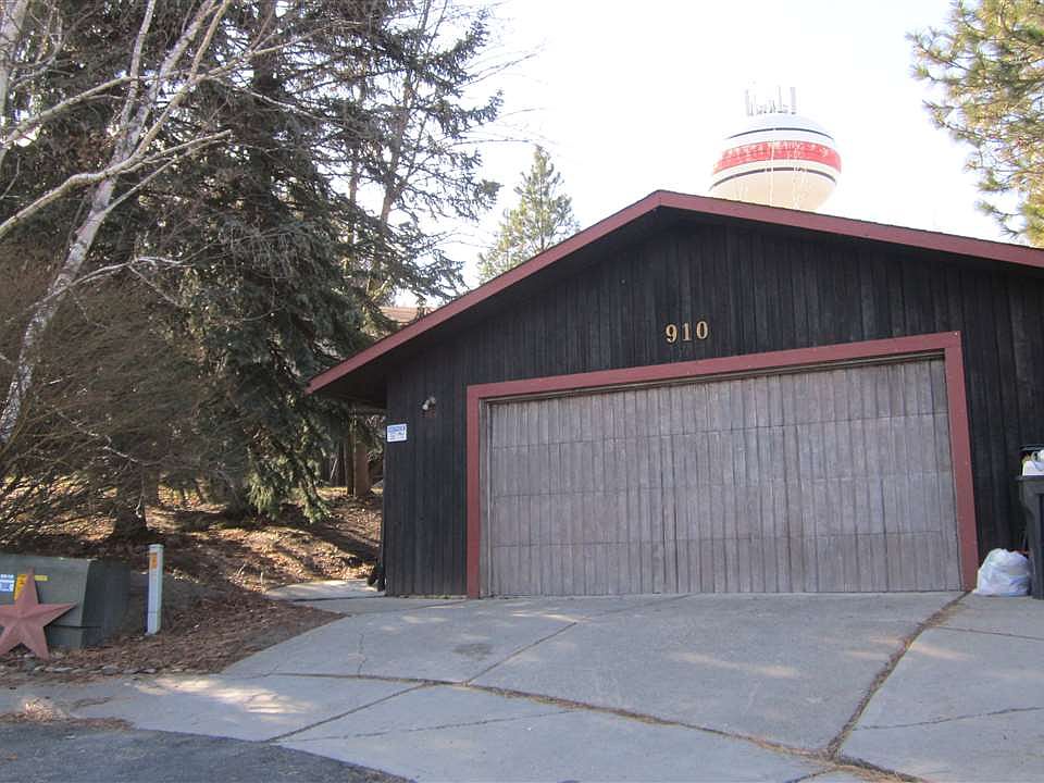 2nd image of 910 Summit Dr