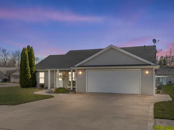 808 Thomas Dr, Angola, IN 46703