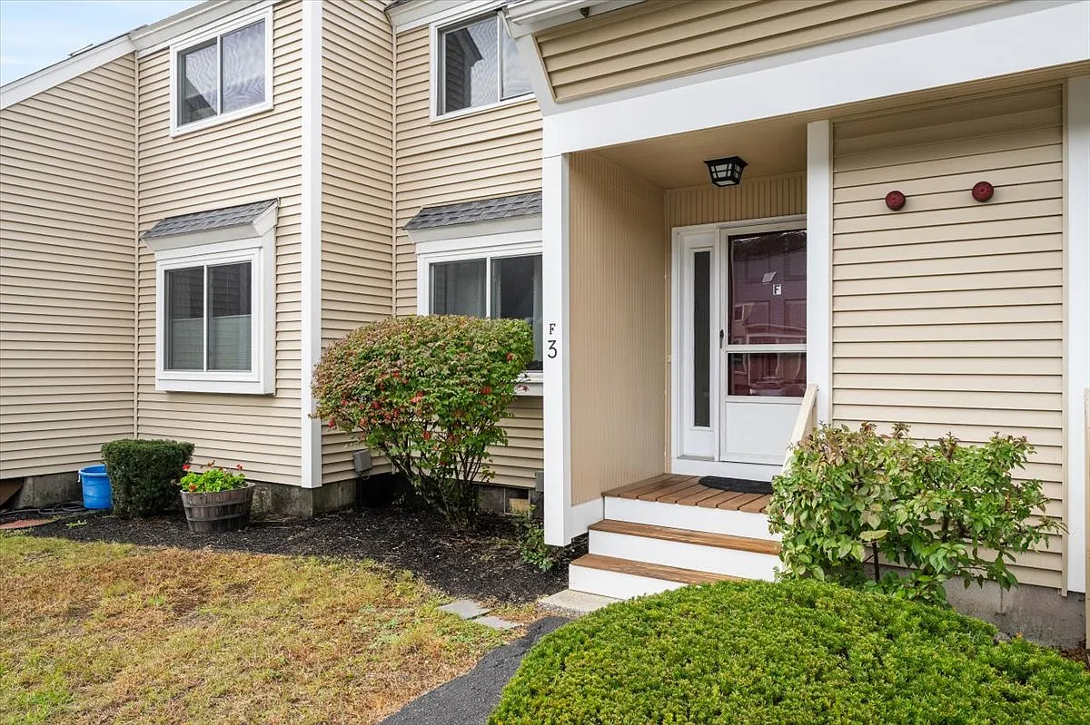 2 bed, 1.5 bath, 1256 sqft, $2,200 — Photo 1