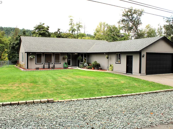 854 Hamlin Dr, Canyonville, OR 97417