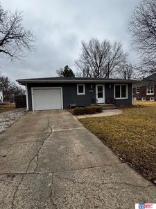 915 E 14th St, York, NE, 68467