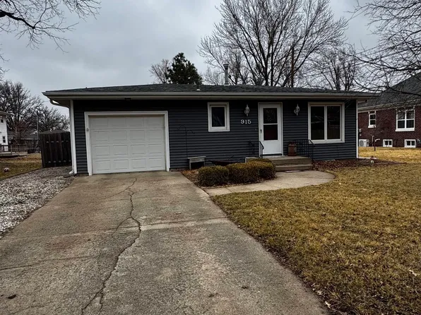 915 E 14th St, York, NE 68467