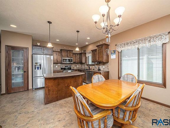4th image of 3604 E Woodsedge St