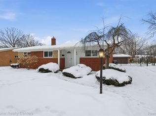 19978 Maplewood St, Livonia, MI 48152