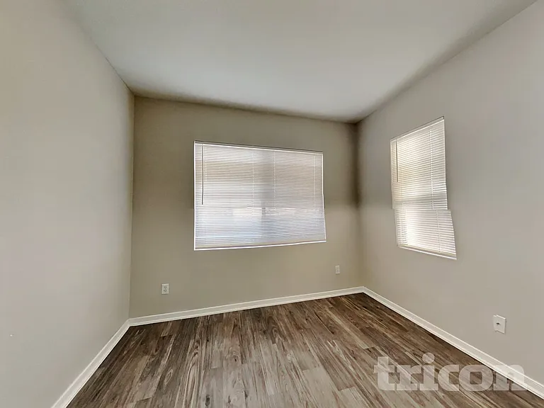 6619 W Golden Ln — Photo 10