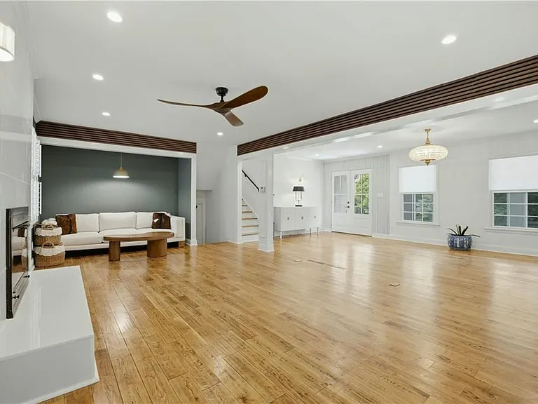 2220 Spring Mill Cv — Photo 8