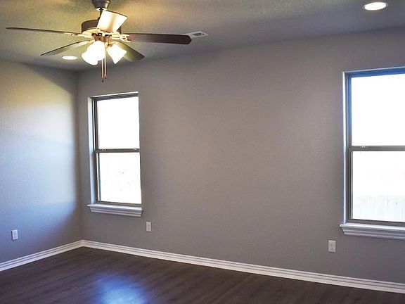 4th image of 940 Seabiscuit Dr