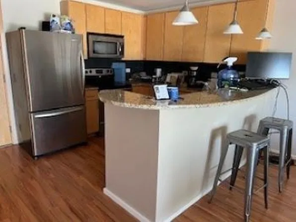 301 N Neil St, Champaign, IL