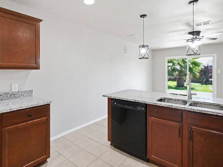 2334 Camberly Vw — Photo 10