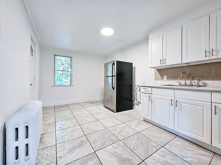 29 Drummond St #3 — Photo 12