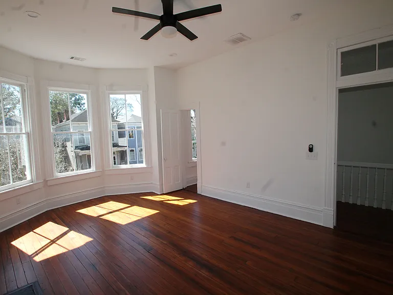 210 W 39th St — Photo 15