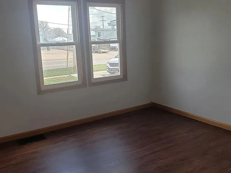 2215 Falls Ave — Photo 5