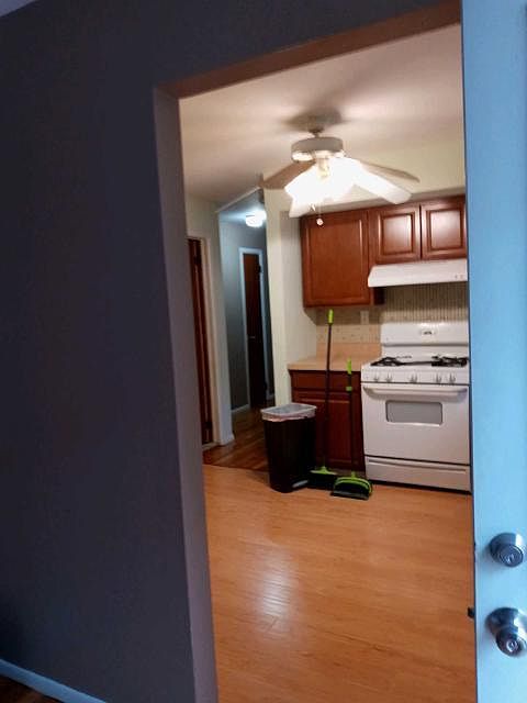 EAT IN KITCHEN WITH REFRIG & DISHWASHER