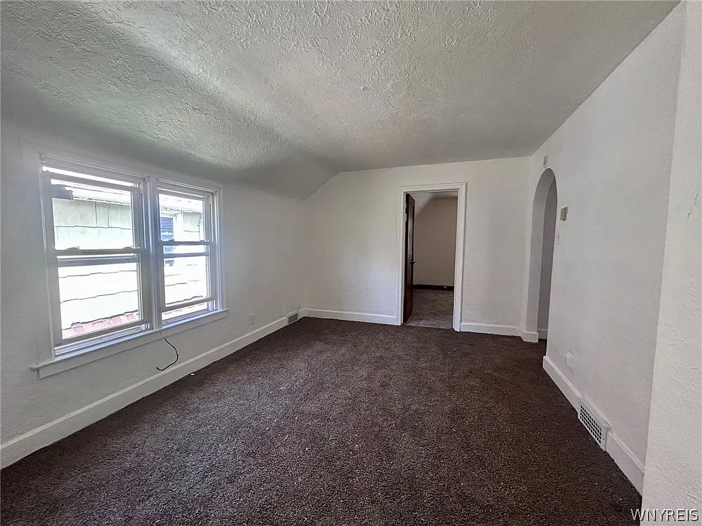 2 bed, 1.0 bath, 770 sqft, $800 — Photo 2