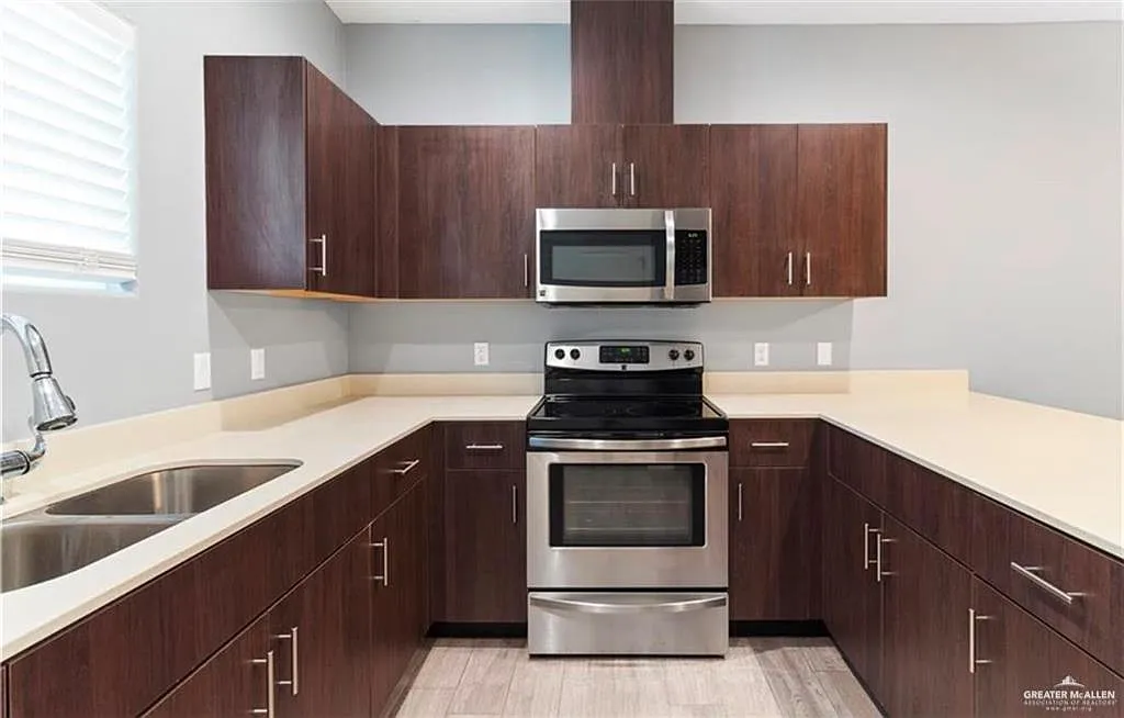 2 bed, 2.0 bath, 1200 sqft, $1,100 — Photo 2