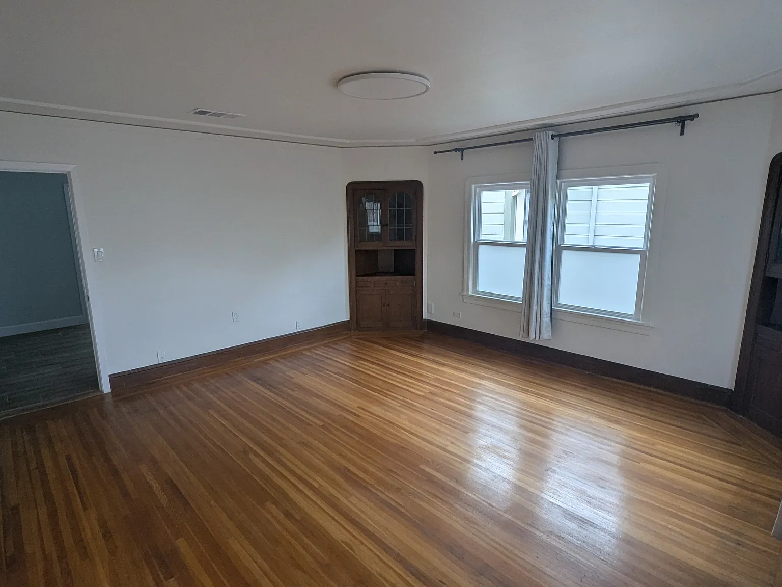1 bed, 1200 sqft, $4,000 — Photo 2