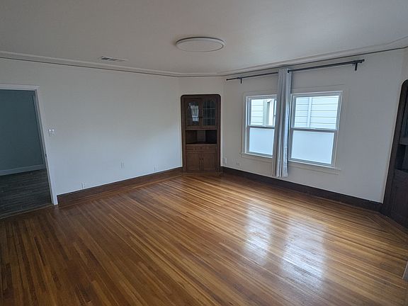 2nd image of 552 45th St #A