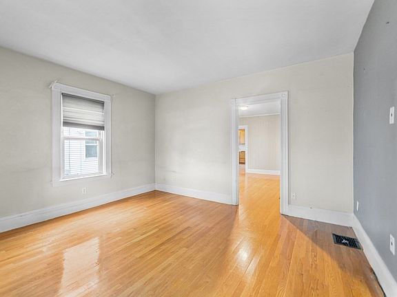4th image of 99 Dysart St #99