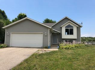 15453 Cedar Leaf Ct NE, Cedar Springs, MI 49319