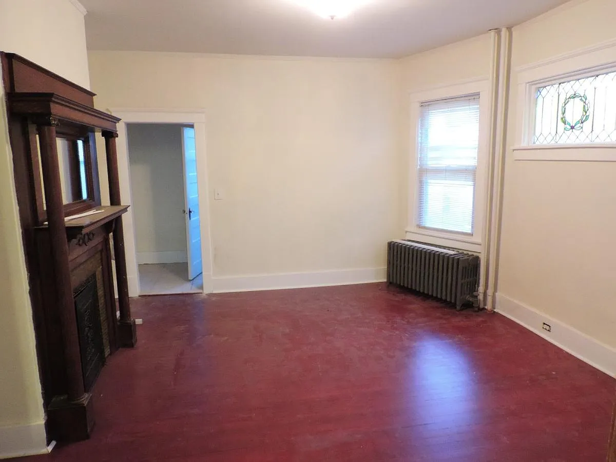 4 bed, 2200 sqft, $3,800 — Photo 4