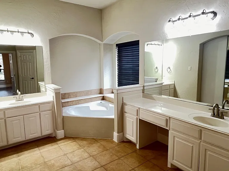 12637 Waltham Dr — Photo 5