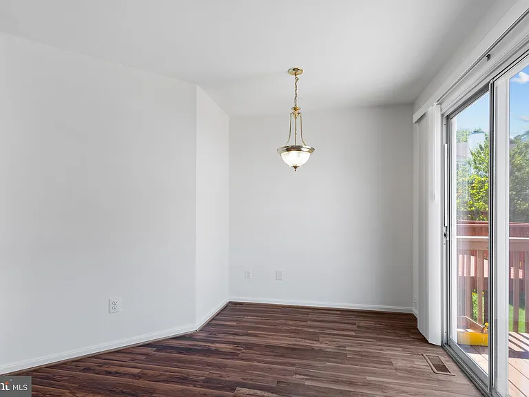 18506 Carriage Walk Cir — Photo 23