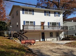 2622 Westwood Dr NW, Cedar Rapids, IA 52405