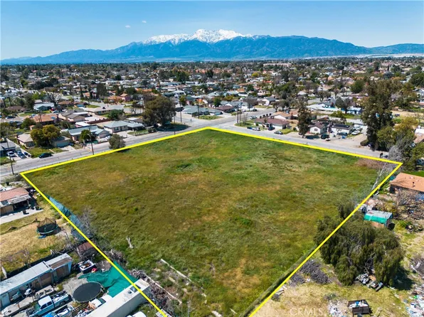 9529 Locust Ave #25, Fontana, CA 92335