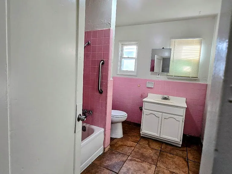 2424 E Hedges Ave — Photo 6