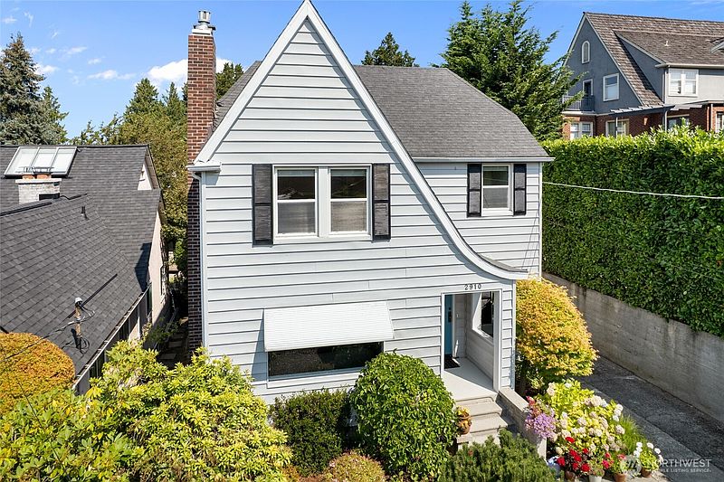 2nd image of 2910 W Crockett Street