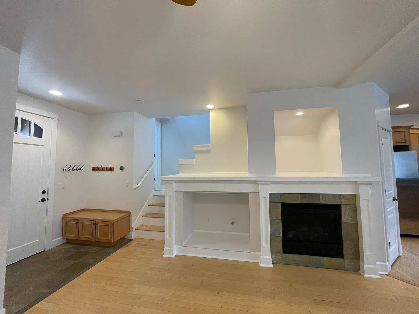 Beautiful Townhome in The Bluffs at the Old Mill District — Photo 4