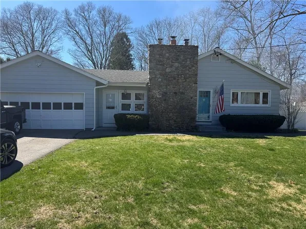 71 Crandall Rd, Tiverton, RI 02878