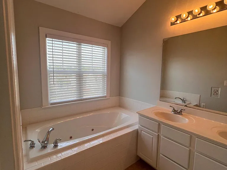 8234 Glade Bank Dr — Photo 12