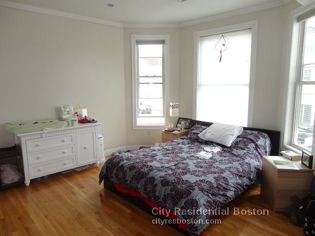 2nd image of 324 Dorchester St