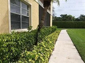 1227 SW 46th Ave #303 Photo 1