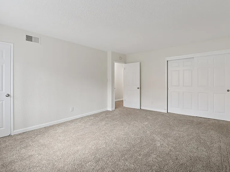 La Jollan Townhomes — Photo 54