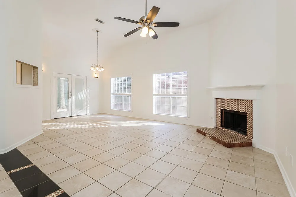 4 bed, 3.0 bath, 1873 sqft, $1,735 — Photo 4