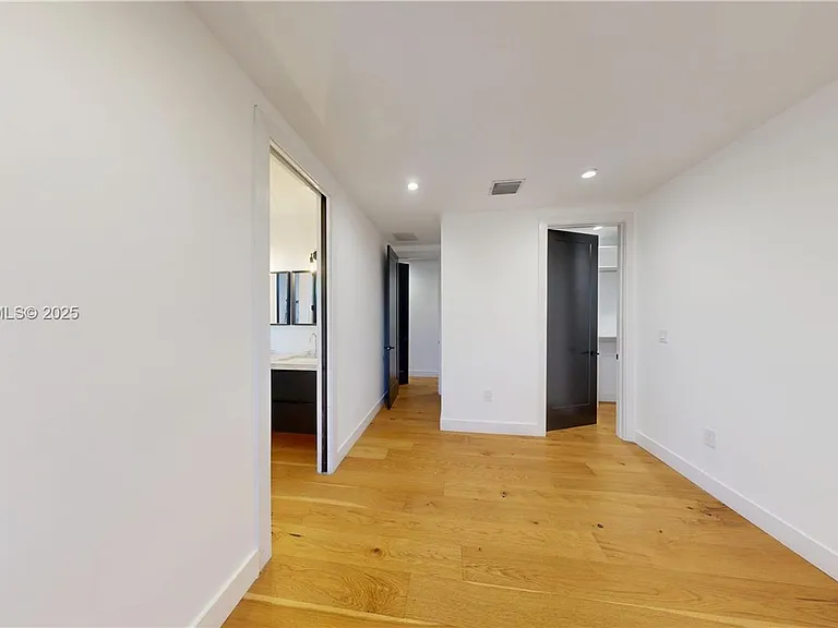 353 NW 50th St #353 — Photo 10