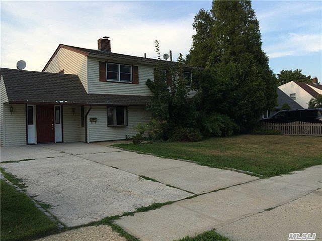 1st image of 23 Blossom Ln