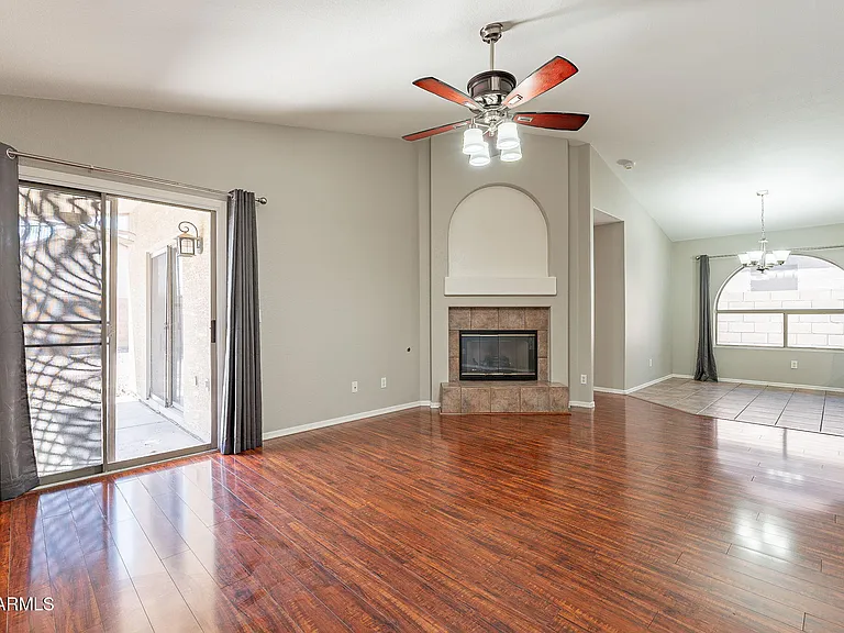 491 E Devon Dr — Photo 5