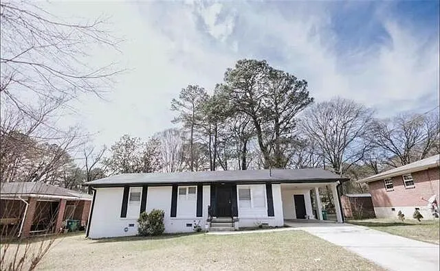 3 bed, 2.0 bath, 1075 sqft, $1,995 — Photo 3