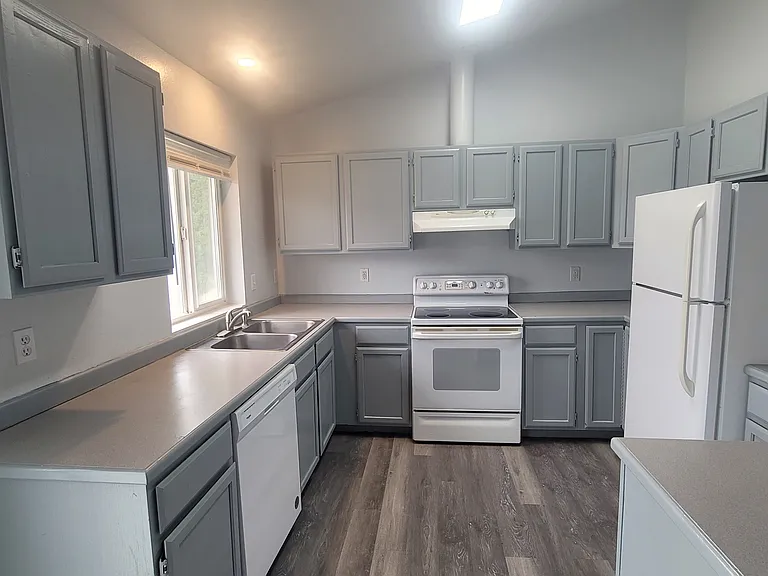 1208 Westbrook Loop #B — Photo 3