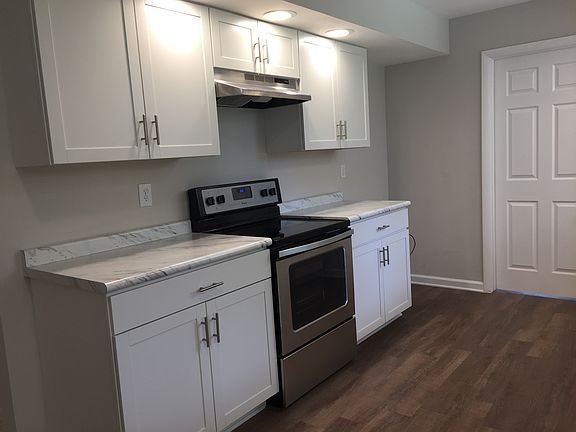 3rd image of 3915 Bradwood Dr