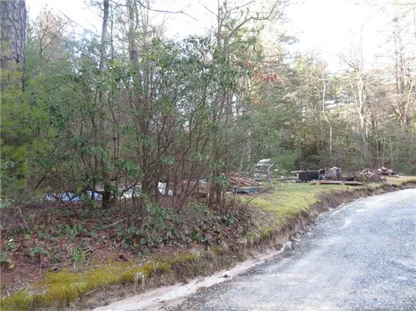 123 W Butternut Ln, Sapphire, NC 28774