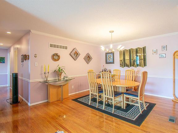 5th image of 10387 Forest Brook Ln APT E