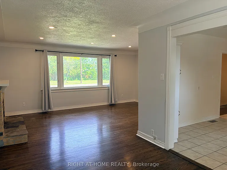4382 New St — Photo 2
