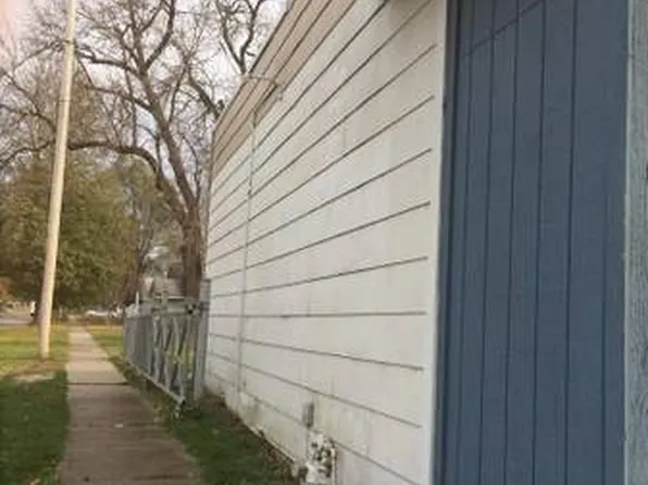 715 E 25th St, Des Moines, IA 50317