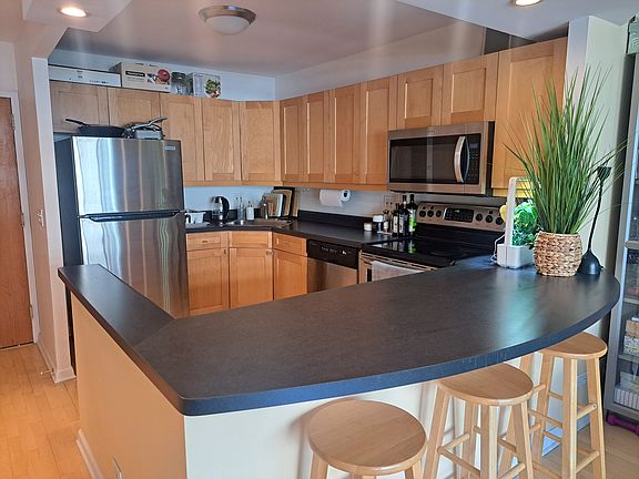 5th image of 211 E Ohio St APT 1906