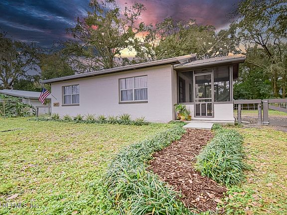 2nd image of 2611 Silver Lake Dr